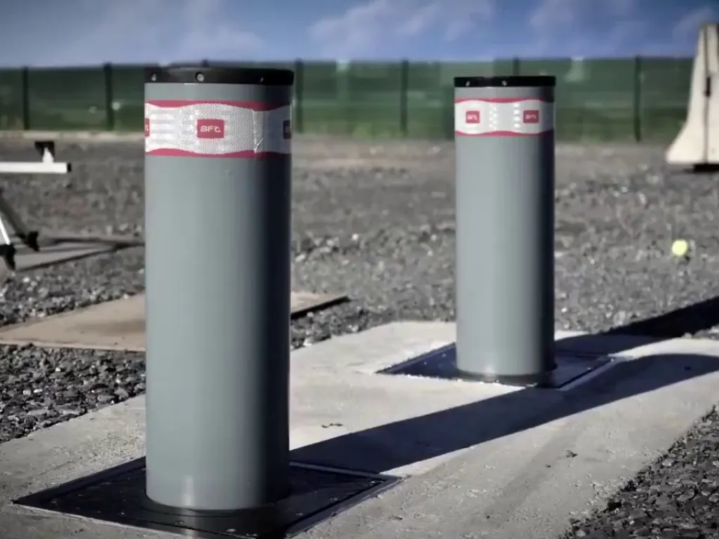 Potopni stebrčiek antiterorist