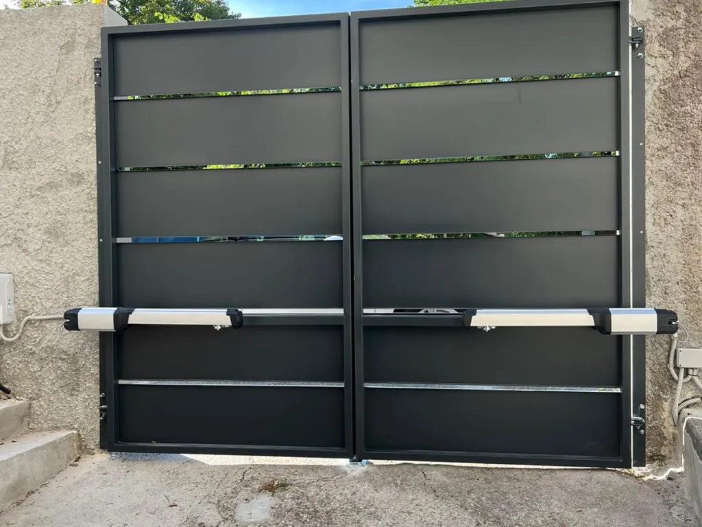 AVTOMATSKA DVOKRILNA VRATA