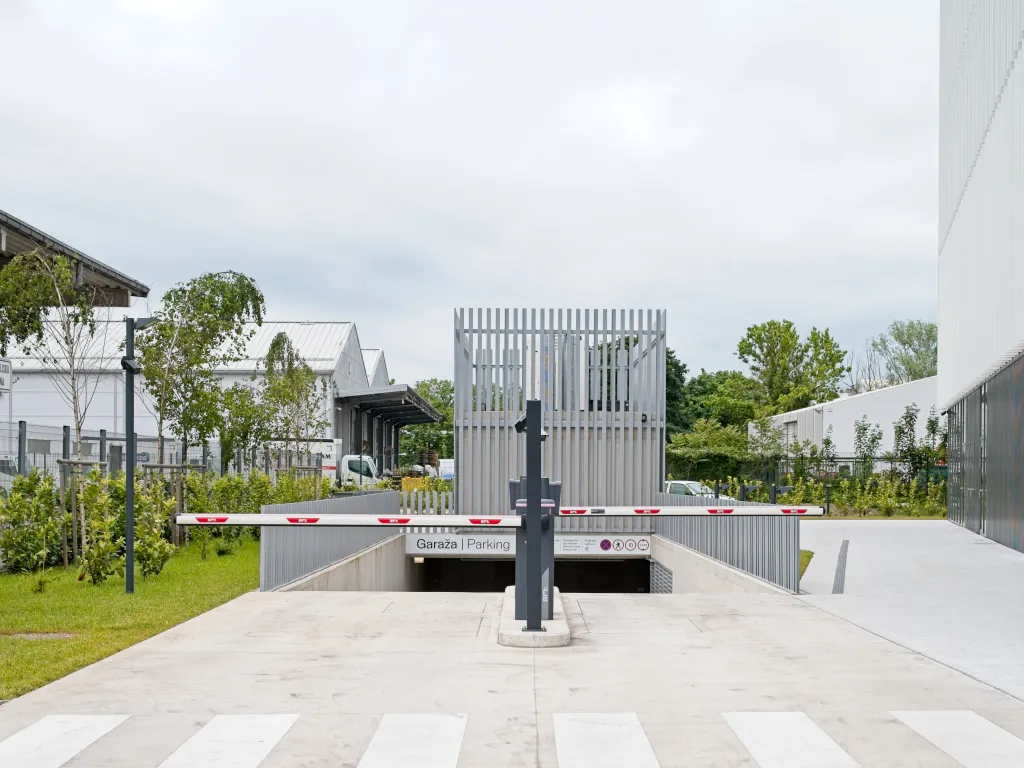 Garažna hiša Garažna hiša