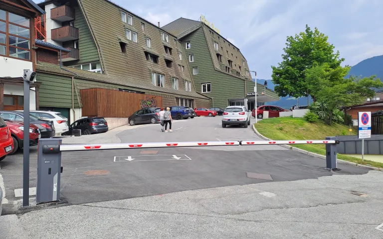 Hotel Alpina kranjska gora parkirna zapornica