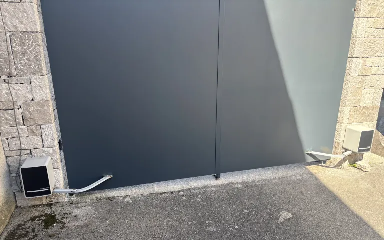 dvokrilna dvoriščna vrata dvokrilna dvoriščna vrata