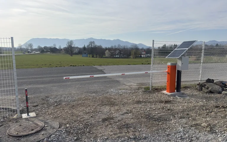 Solarna parkirna zapornica