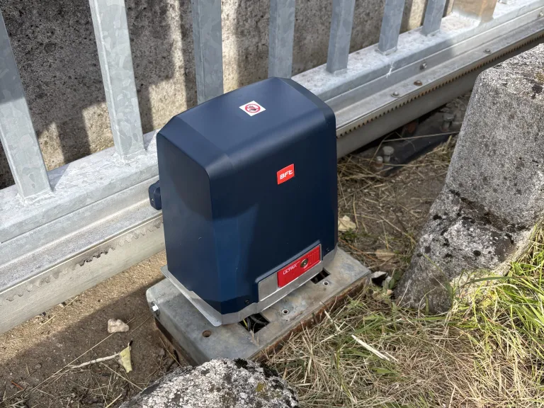 drsna dvoriščna vrata