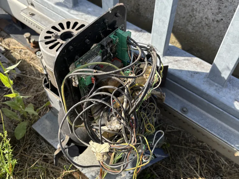 drsna dvoriščna vrata