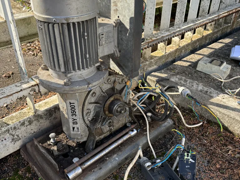 drsna dvoriščna vrata