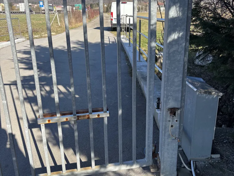 dvokrilna dvoriščna vrata