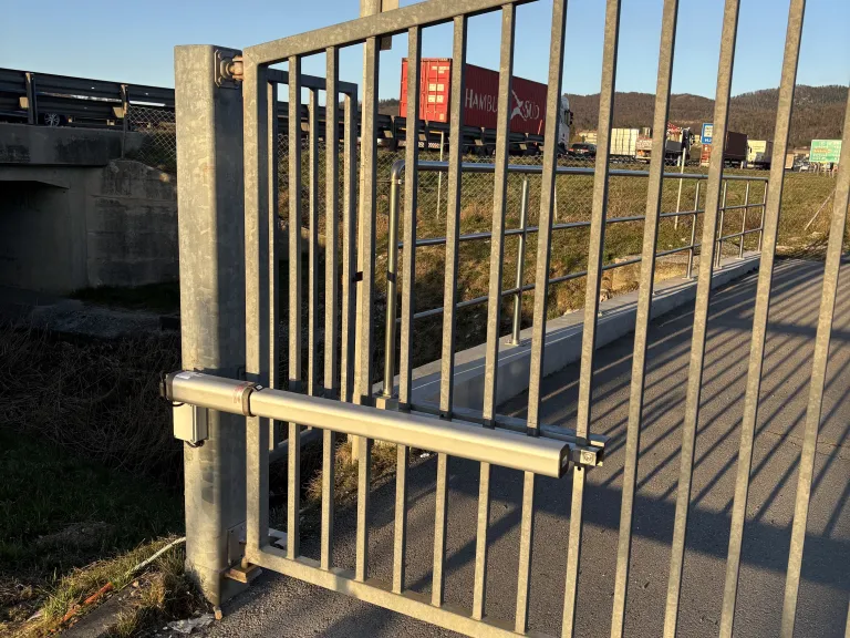 dvokrilna dvoriščna vrata