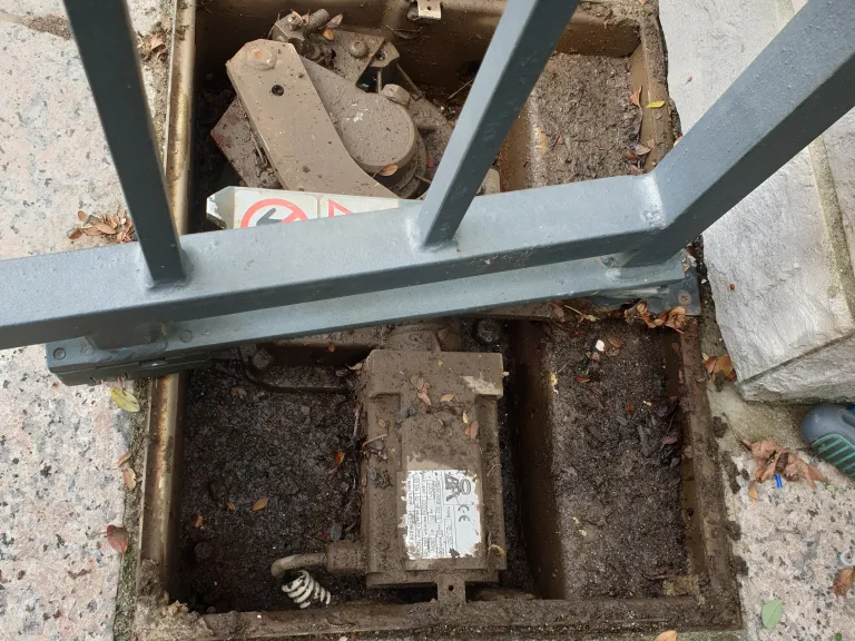 dvokrilna dvoriščna vrata