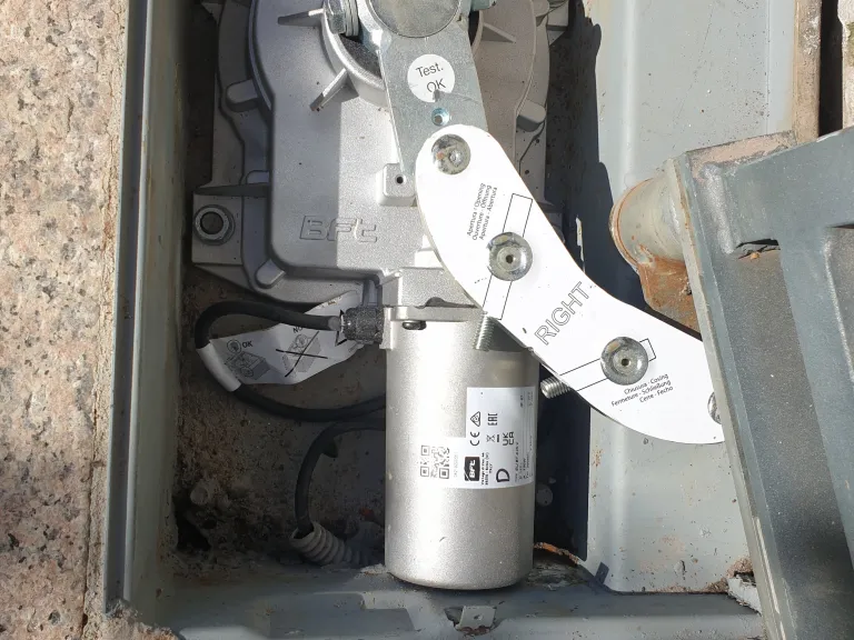 dvokrilna dvoriščna vrata