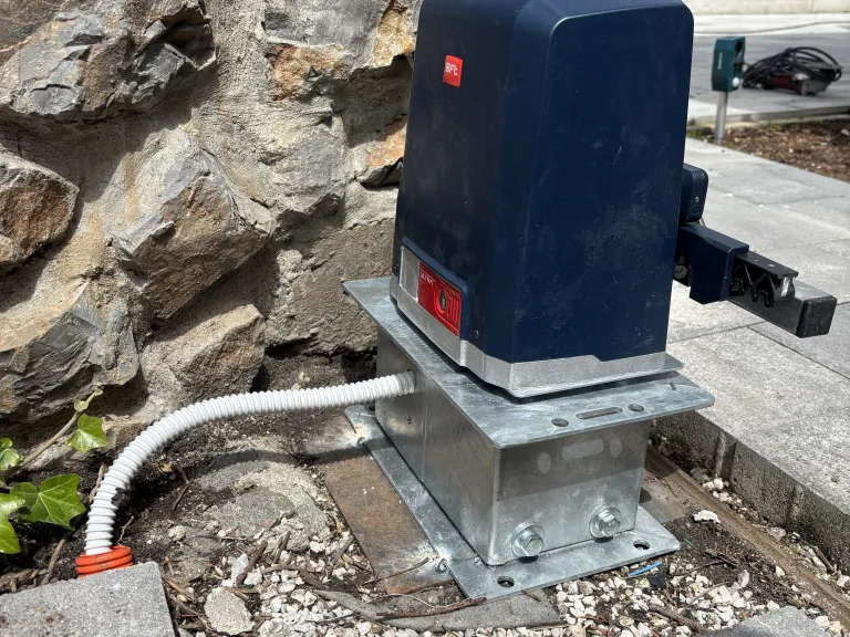 drsna dvoriščna vrata