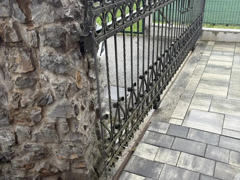 drsna dvoriščna vrata