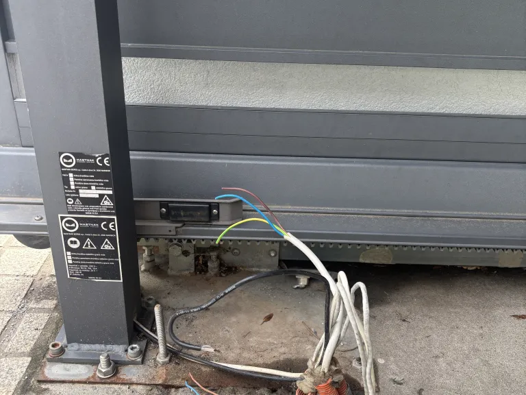 drsna dvoriščna vrata