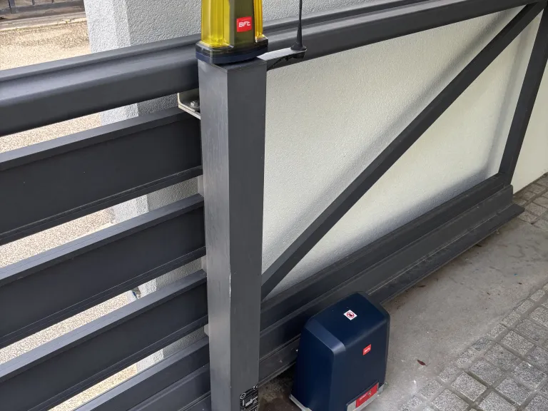 drsna dvoriščna vrata