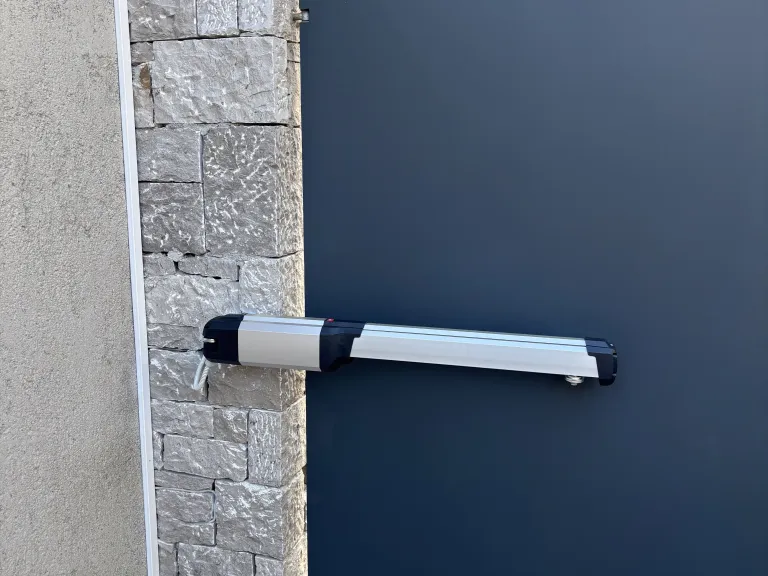 dvokrilna dvoriščna vrata