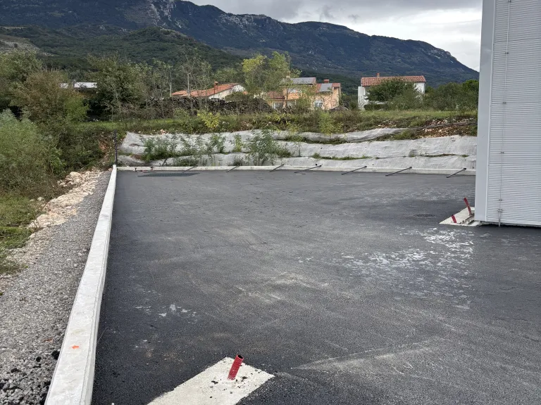 Ograja in samonosna vrata 